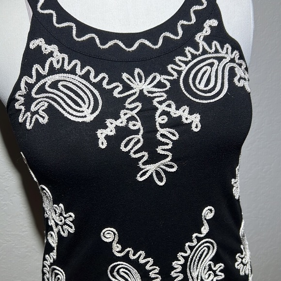 Objects D'Art | Embroidered Black and White Halter Neck Tunic - Picture 9 of 14